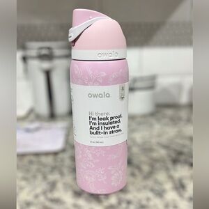 Owala x UO exclusive FreeSip 32oz Water Bottle - Ribbon Toile 🎀 NWT